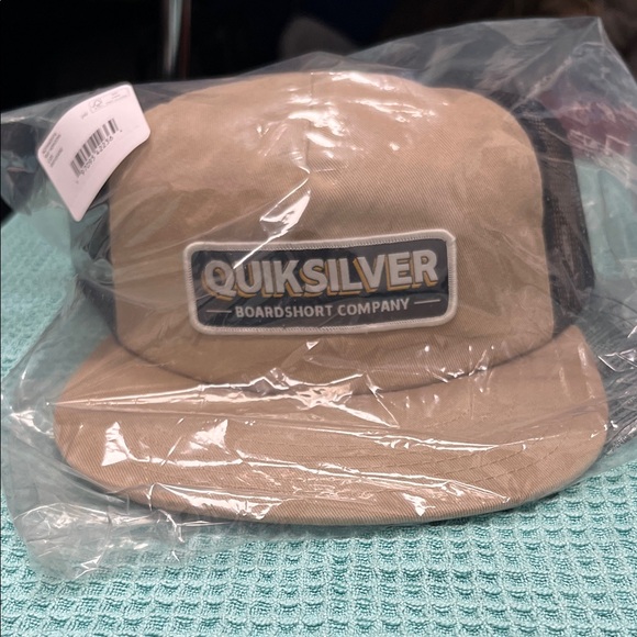 Quiksilver Beige and Black Trucker Hat - Picture 1 of 4
